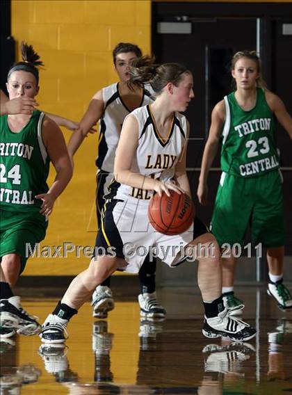 Thumbnail 2 in Morristown vs. Triton Central photogallery.