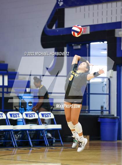 Thumbnail 1 in Forney @ Plano West photogallery.