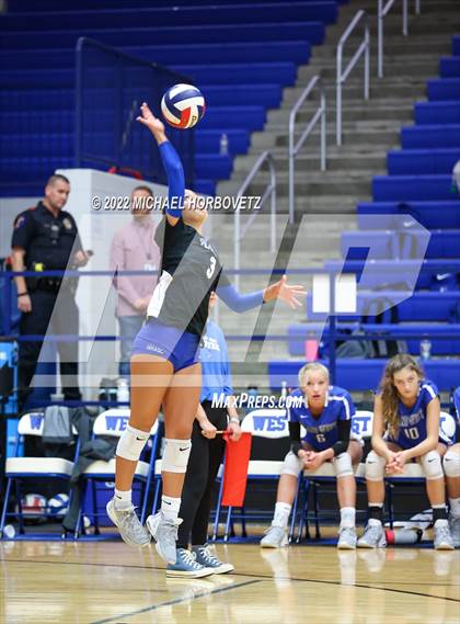 Thumbnail 3 in Forney @ Plano West photogallery.