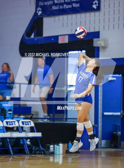 Thumbnail 2 in Forney @ Plano West photogallery.