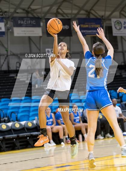 Thumbnail 2 in Los Altos vs River City (Santa Cruz Warriors NorCal Invitational) photogallery.