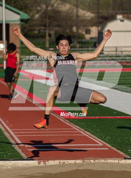 Thumbnail 1 in Bob Potter Field Events Classic (Long Jump) photogallery.