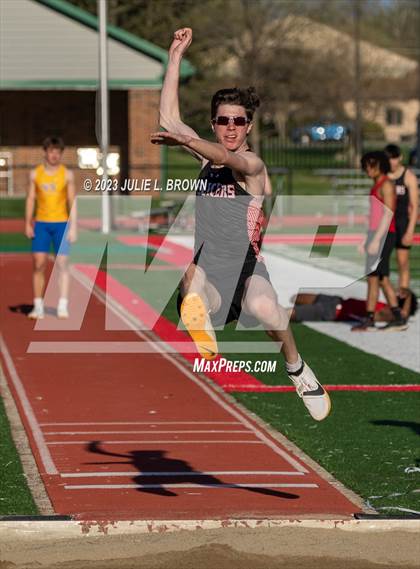 Thumbnail 3 in Bob Potter Field Events Classic (Long Jump) photogallery.