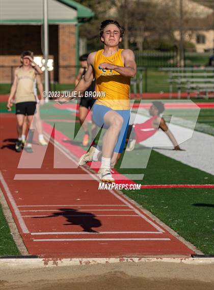 Thumbnail 3 in Bob Potter Field Events Classic (Long Jump) photogallery.