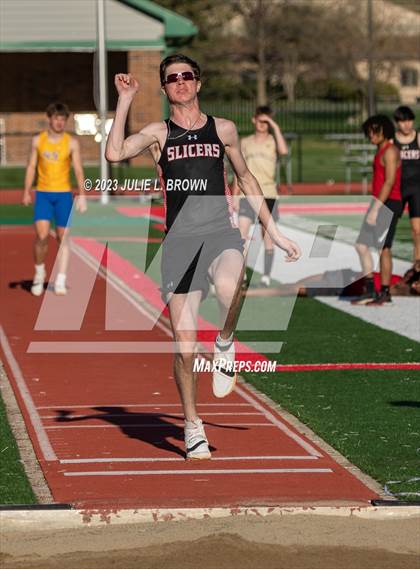 Thumbnail 3 in Bob Potter Field Events Classic (Long Jump) photogallery.