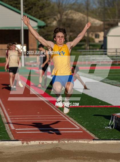 Thumbnail 2 in Bob Potter Field Events Classic (Long Jump) photogallery.