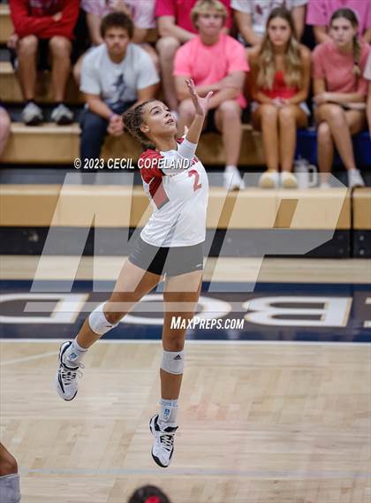 Thumbnail 3 in Hillgrove vs. Walton (GHSA 7A Semifinal) photogallery.