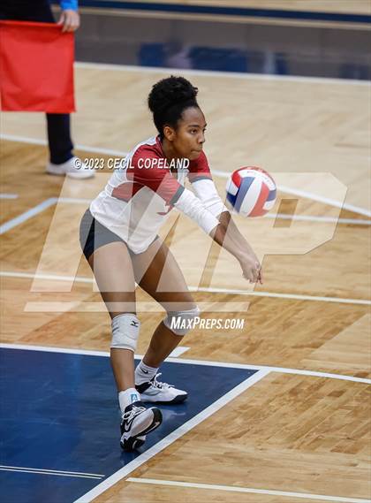 Thumbnail 2 in Hillgrove vs. Walton (GHSA 7A Semifinal) photogallery.