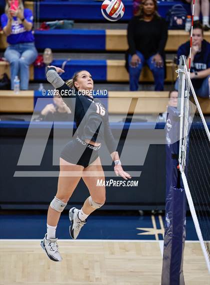 Thumbnail 2 in Hillgrove vs. Walton (GHSA 7A Semifinal) photogallery.