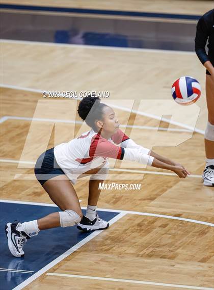 Thumbnail 2 in Hillgrove vs. Walton (GHSA 7A Semifinal) photogallery.
