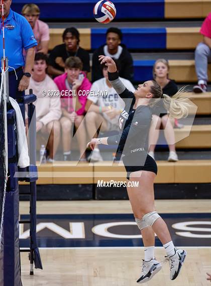 Thumbnail 2 in Hillgrove vs. Walton (GHSA 7A Semifinal) photogallery.