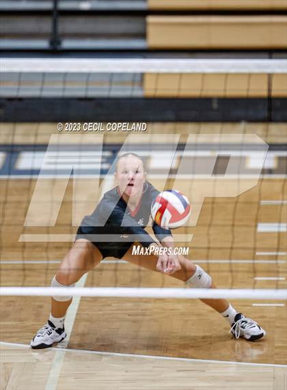 Thumbnail 3 in Hillgrove vs. Walton (GHSA 7A Semifinal) photogallery.