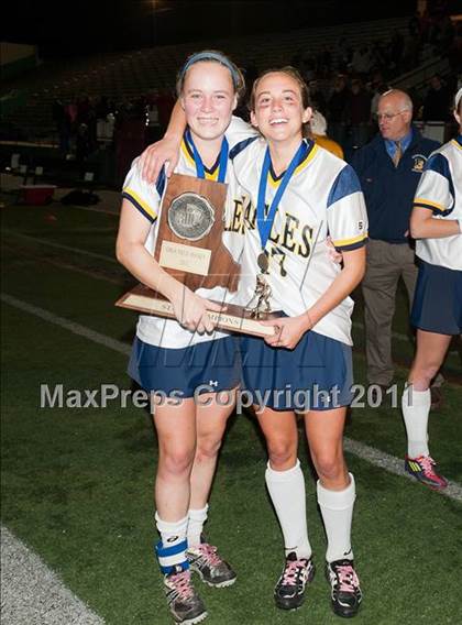 Thumbnail 2 in Barrington vs East Greenwich (RIIL Division I Final) photogallery.