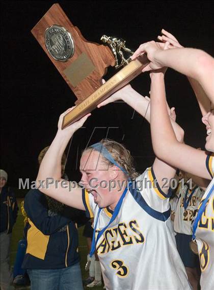 Thumbnail 1 in Barrington vs East Greenwich (RIIL Division I Final) photogallery.