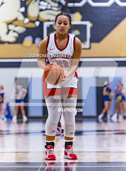 Thumbnail 1 in Bridge City vs Hamshire-Fannett (UIL 4A D2 Basketball Regional Playoff) photogallery.