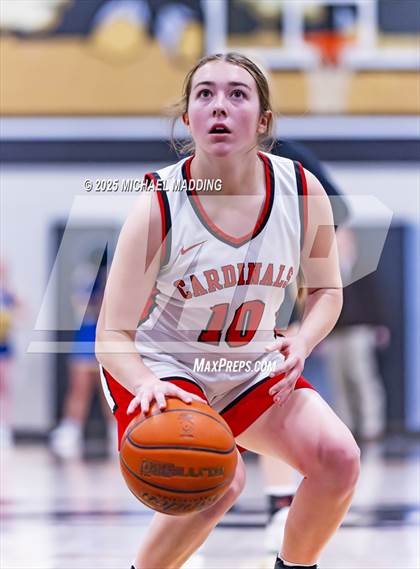 Thumbnail 2 in Bridge City vs Hamshire-Fannett (UIL 4A D2 Basketball Regional Playoff) photogallery.