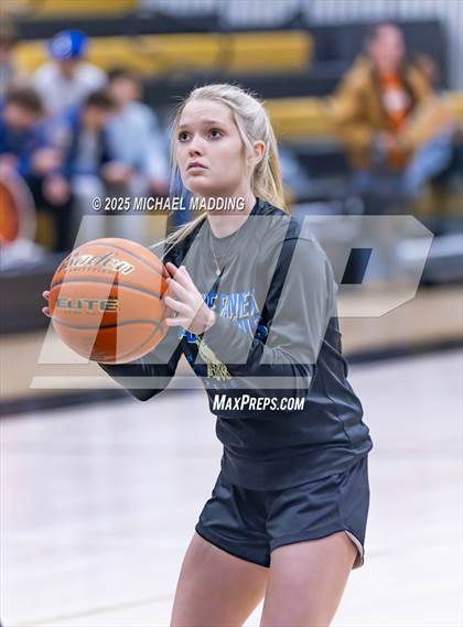 Thumbnail 3 in Bridge City vs Hamshire-Fannett (UIL 4A D2 Basketball Regional Playoff) photogallery.