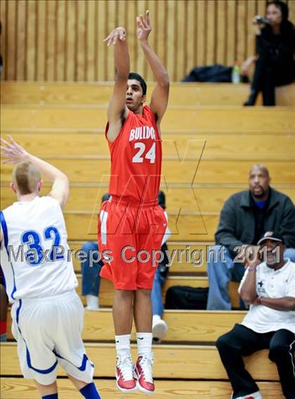 Thumbnail 3 in Ceres vs Rocklin (Rocklin Holiday Tournament) photogallery.