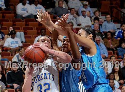 Thumbnail 3 in Brookfield vs. Kolbe-Cathedral (CIAC Class M Final) photogallery.