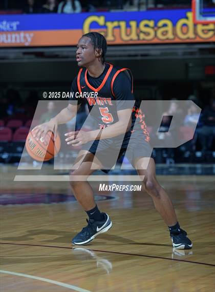Thumbnail 2 in White Plains vs New Rochelle (Slam Dunk Showcase) photogallery.