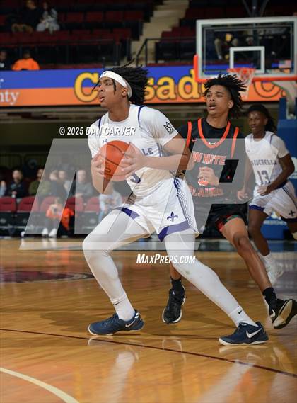 Thumbnail 2 in White Plains vs New Rochelle (Slam Dunk Showcase) photogallery.