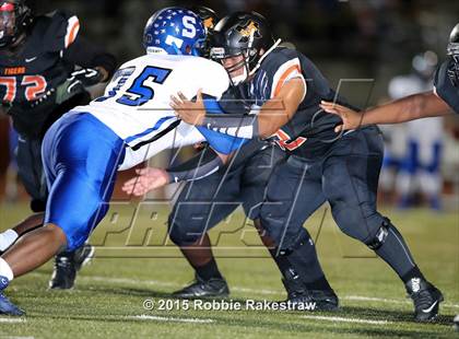 Thumbnail 2 in Seagoville vs. Lancaster (UIL 5A Bi-District Playoff) photogallery.