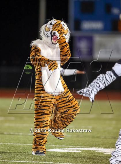 Thumbnail 1 in Seagoville vs. Lancaster (UIL 5A Bi-District Playoff) photogallery.