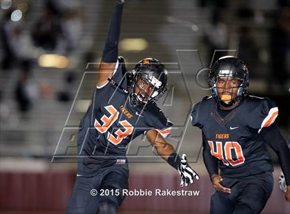 Thumbnail 3 in Seagoville vs. Lancaster (UIL 5A Bi-District Playoff) photogallery.