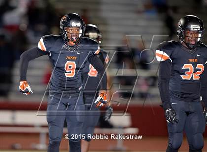 Thumbnail 2 in Seagoville vs. Lancaster (UIL 5A Bi-District Playoff) photogallery.