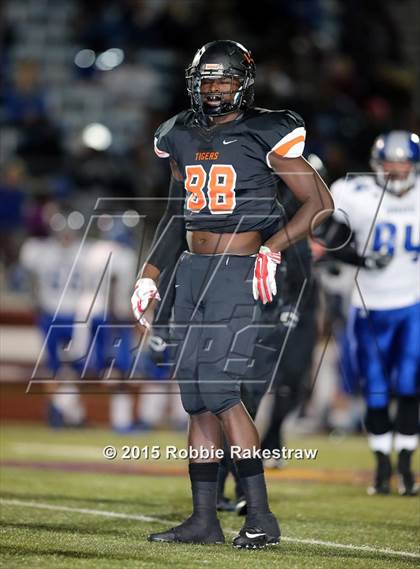 Thumbnail 1 in Seagoville vs. Lancaster (UIL 5A Bi-District Playoff) photogallery.