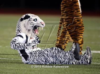 Thumbnail 2 in Seagoville vs. Lancaster (UIL 5A Bi-District Playoff) photogallery.