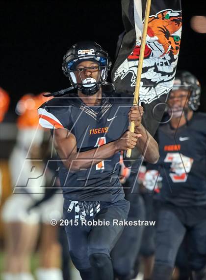 Thumbnail 3 in Seagoville vs. Lancaster (UIL 5A Bi-District Playoff) photogallery.