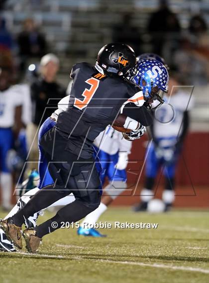 Thumbnail 2 in Seagoville vs. Lancaster (UIL 5A Bi-District Playoff) photogallery.