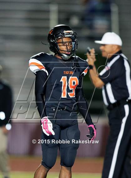 Thumbnail 2 in Seagoville vs. Lancaster (UIL 5A Bi-District Playoff) photogallery.