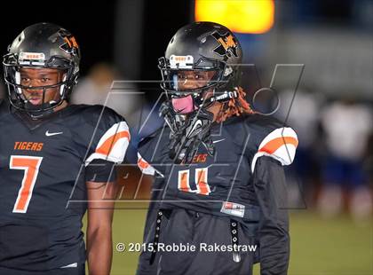 Thumbnail 2 in Seagoville vs. Lancaster (UIL 5A Bi-District Playoff) photogallery.