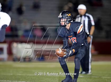 Thumbnail 3 in Seagoville vs. Lancaster (UIL 5A Bi-District Playoff) photogallery.