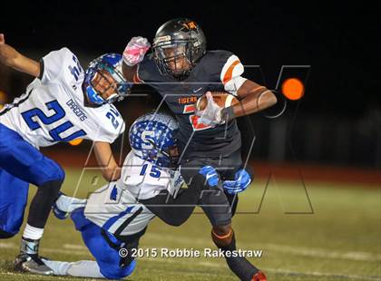 Thumbnail 1 in Seagoville vs. Lancaster (UIL 5A Bi-District Playoff) photogallery.