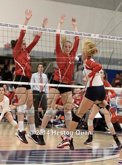 Thumbnail 3 in Mater Dei @ Redondo Union (CIF-SS D1AA Final) photogallery.