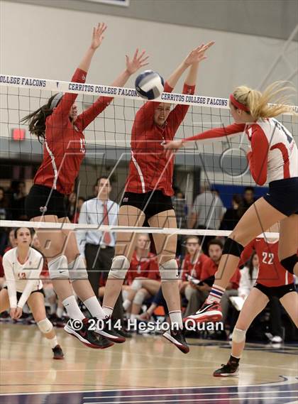 Thumbnail 2 in Mater Dei @ Redondo Union (CIF-SS D1AA Final) photogallery.
