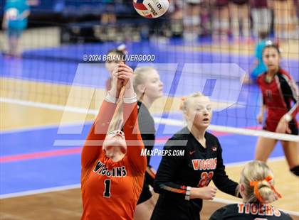 Thumbnail 1 in Wiggins vs. Hoehne (CHSAA 2A Round 1) photogallery.