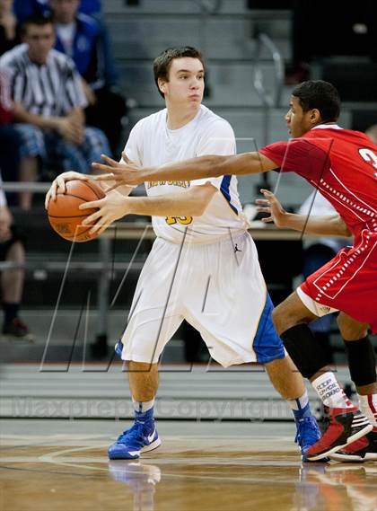 Thumbnail 1 in Holmes vs Newport Central Catholic (KHSAA Ninth Region) photogallery.