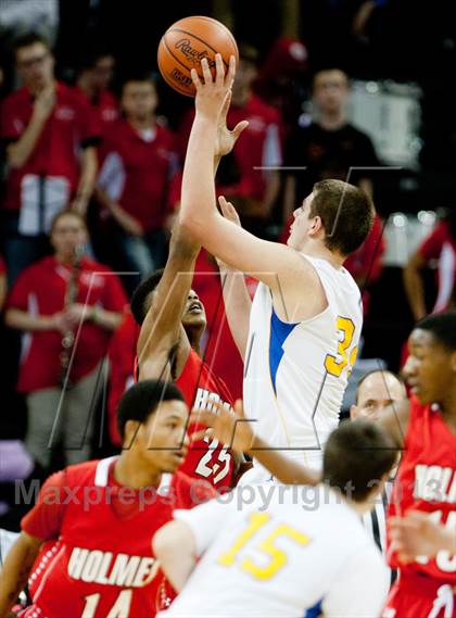 Thumbnail 3 in Holmes vs Newport Central Catholic (KHSAA Ninth Region) photogallery.