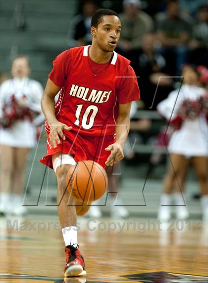 Thumbnail 1 in Holmes vs Newport Central Catholic (KHSAA Ninth Region) photogallery.