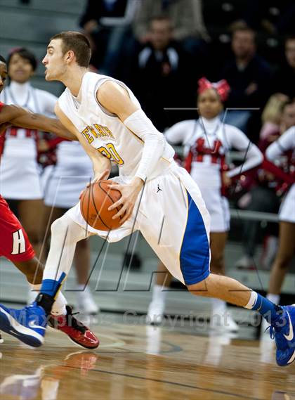 Thumbnail 3 in Holmes vs Newport Central Catholic (KHSAA Ninth Region) photogallery.
