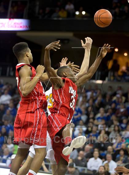 Thumbnail 1 in Holmes vs Newport Central Catholic (KHSAA Ninth Region) photogallery.