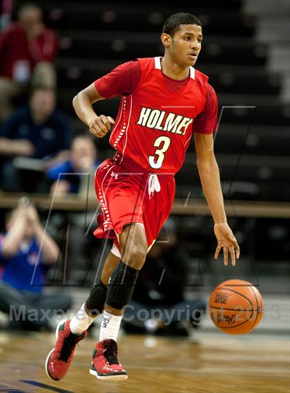 Thumbnail 2 in Holmes vs Newport Central Catholic (KHSAA Ninth Region) photogallery.