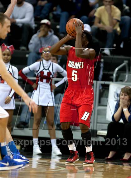 Thumbnail 1 in Holmes vs Newport Central Catholic (KHSAA Ninth Region) photogallery.