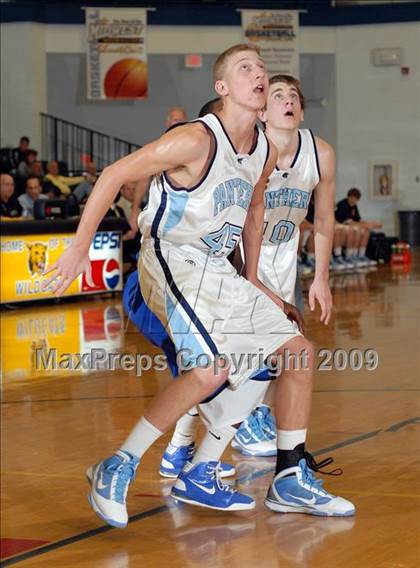 Thumbnail 2 in Pinckneyville vs. Vashon (Best of the Midwest Shootout) photogallery.