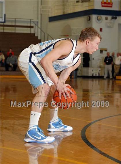 Thumbnail 2 in Pinckneyville vs. Vashon (Best of the Midwest Shootout) photogallery.