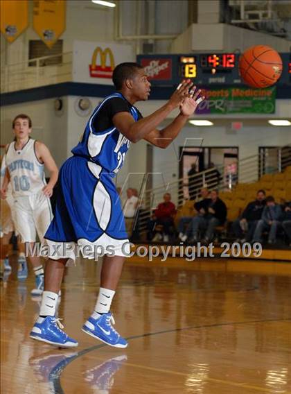 Thumbnail 1 in Pinckneyville vs. Vashon (Best of the Midwest Shootout) photogallery.